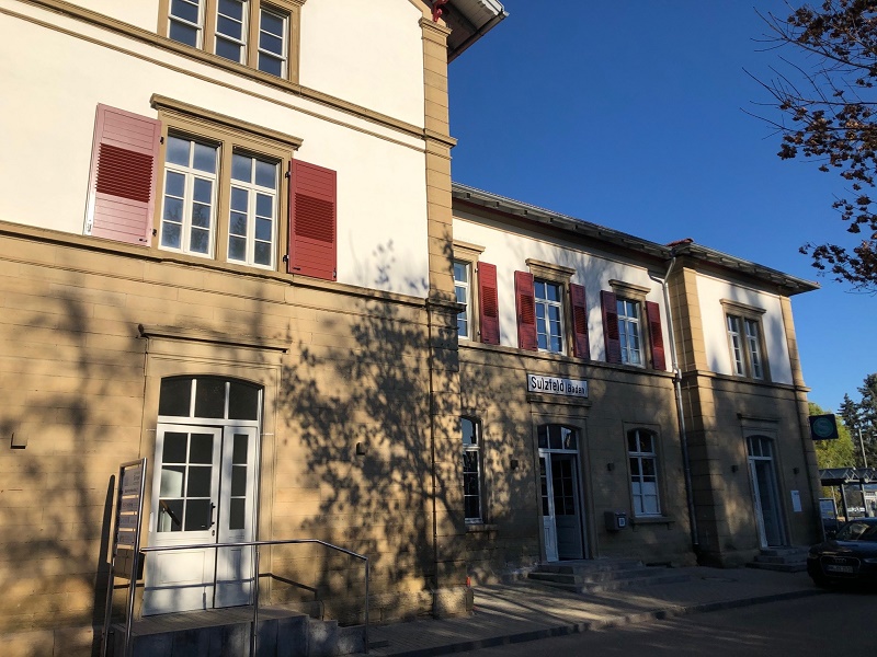06-1921-02-077_Brgerbahnhof-Sulzfeld_Ansicht_Bahnhof_klein
