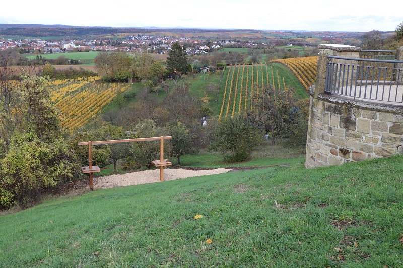 2020-06-16_Spielgeräte_Weinplateau_und_Derdinger_Horn_Gleichgewicht_A_klein