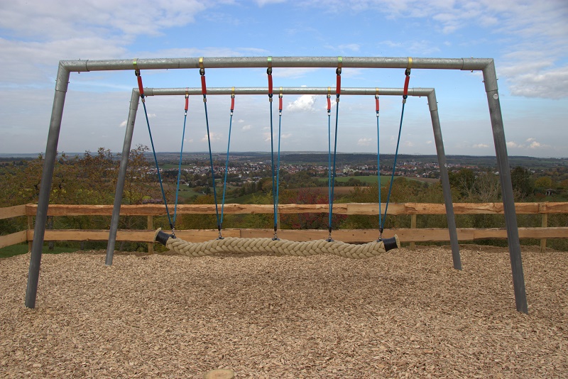 2020-06-16_Spielgeräte_Weinplateau_und_Derdinger_Horn_Super-Tampen-Swinger_A_klein
