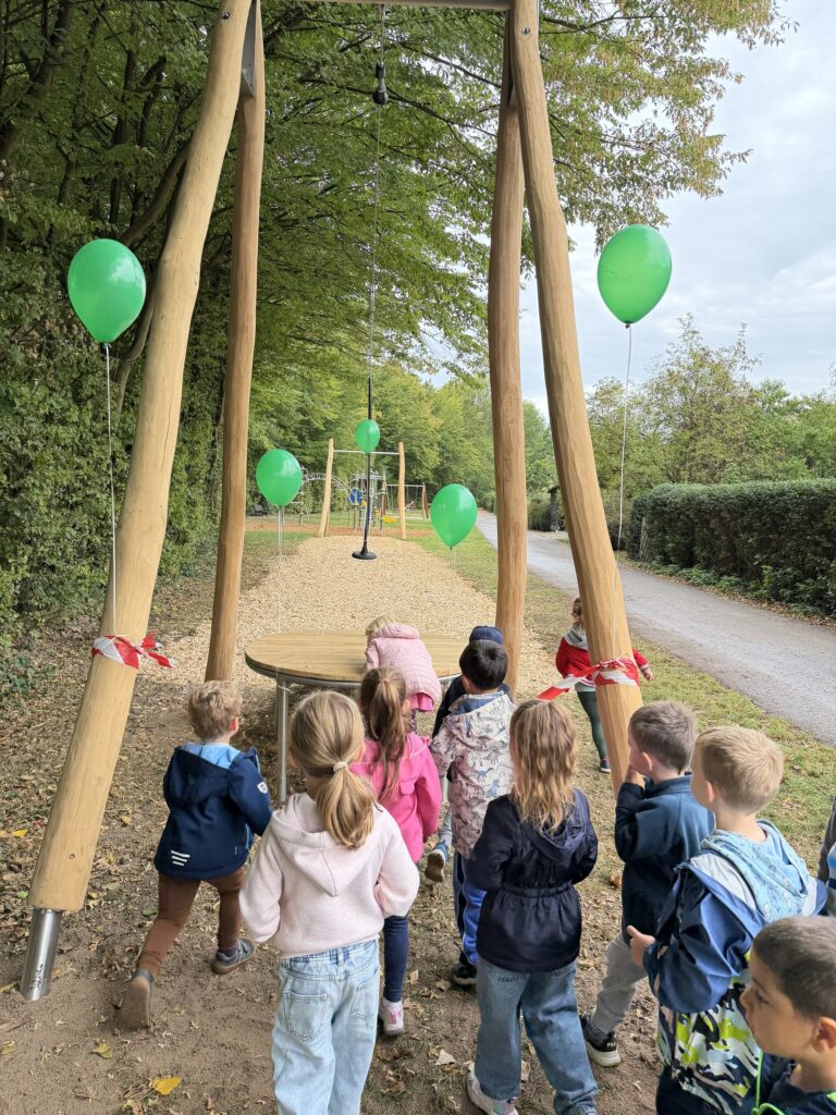 Einweihung der Seilbahn am Spielplatz Bensengärtle in Sulzfeld